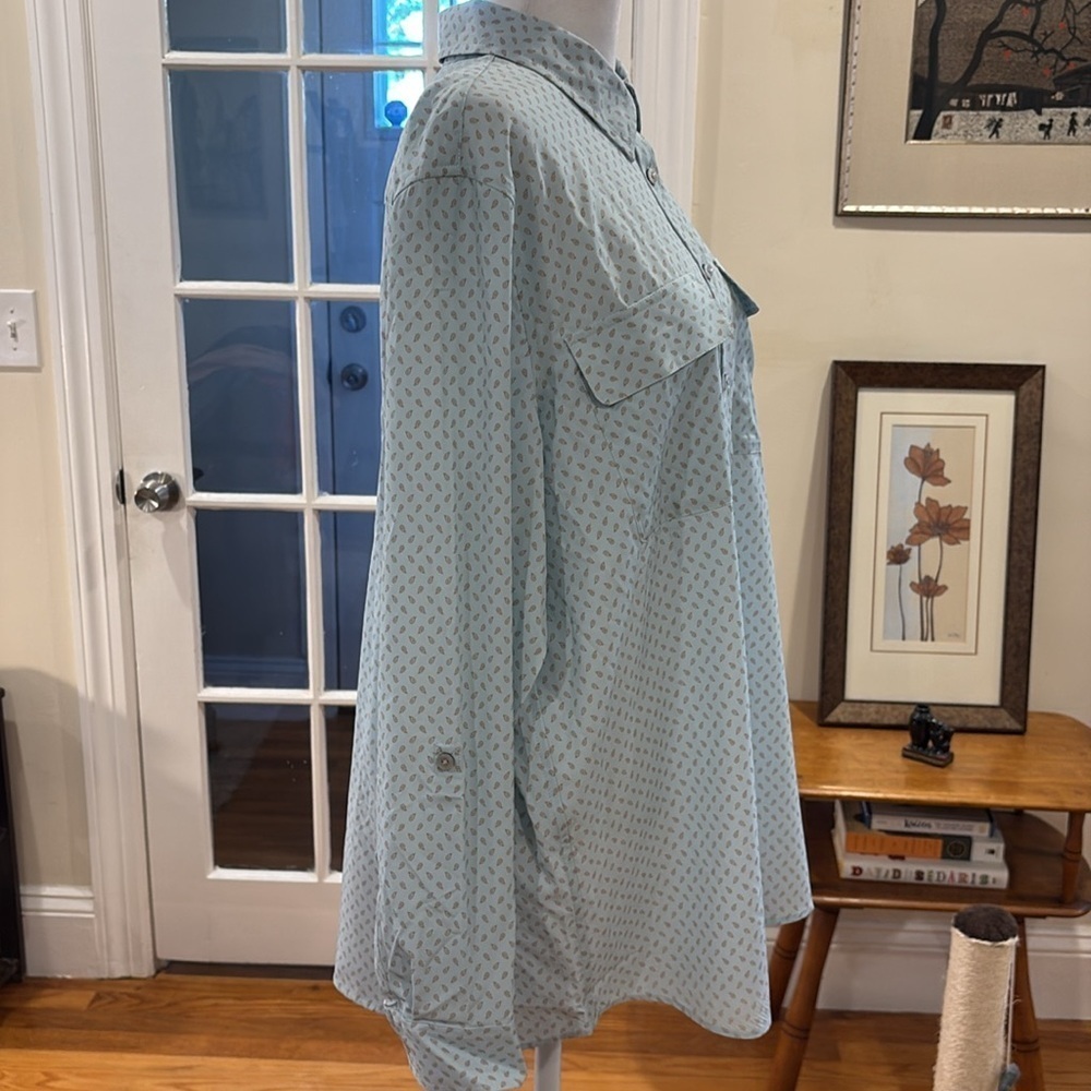 Lands End women’s button down shirt. Poly/Spandex blend.  Size L - Picture 3 of 7